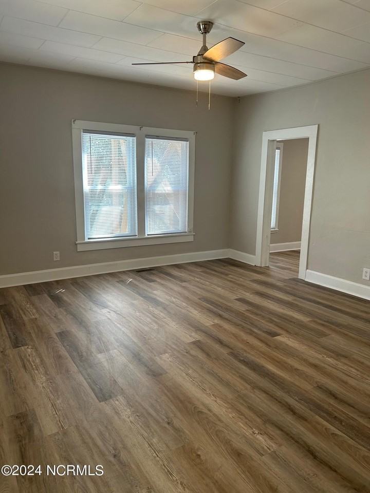 240 E New Hampshire Ave - Photo 5 of 38