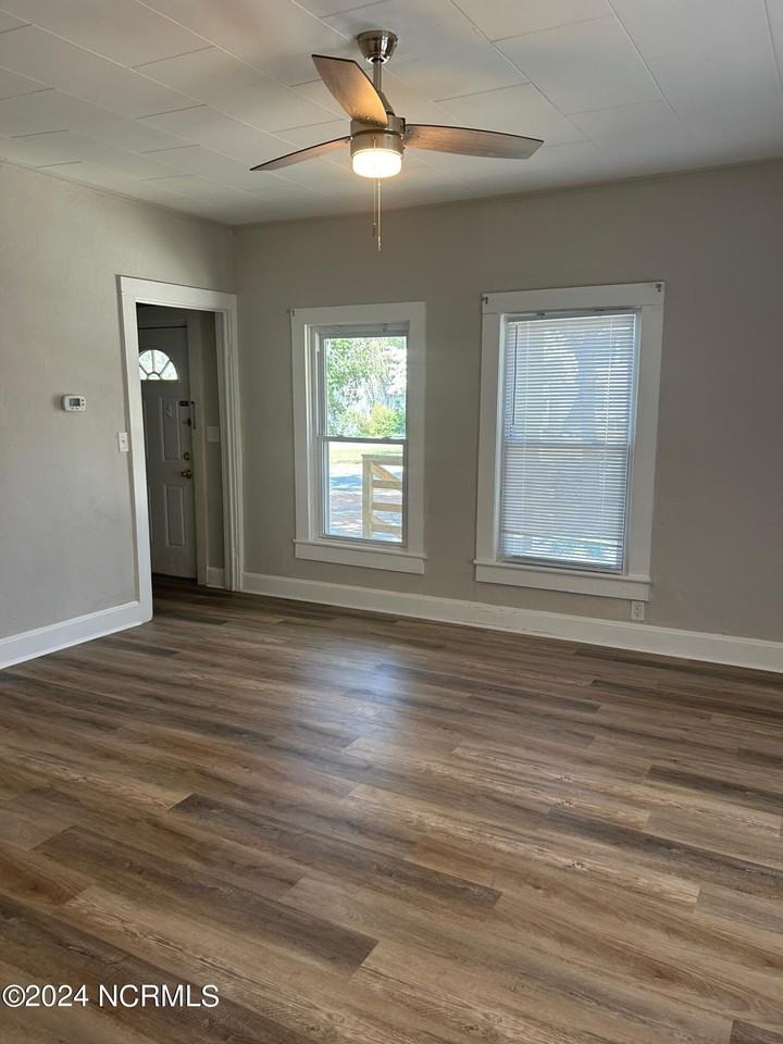 240 E New Hampshire Ave - Photo 6 of 38