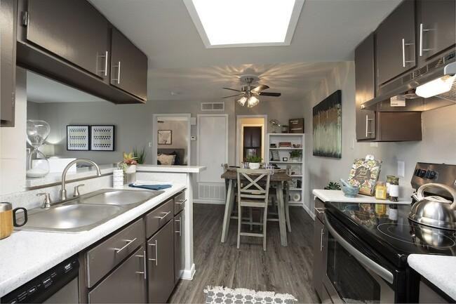 1506 Griffin St W - Photo 6 of 8