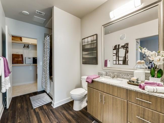 2702 Mckinney Ave - Photo 5 of 6