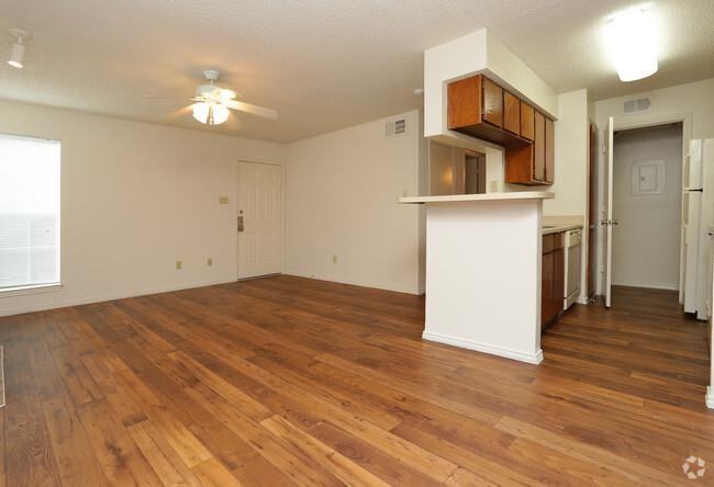 4931 Live Oak St - Photo 4 of 6