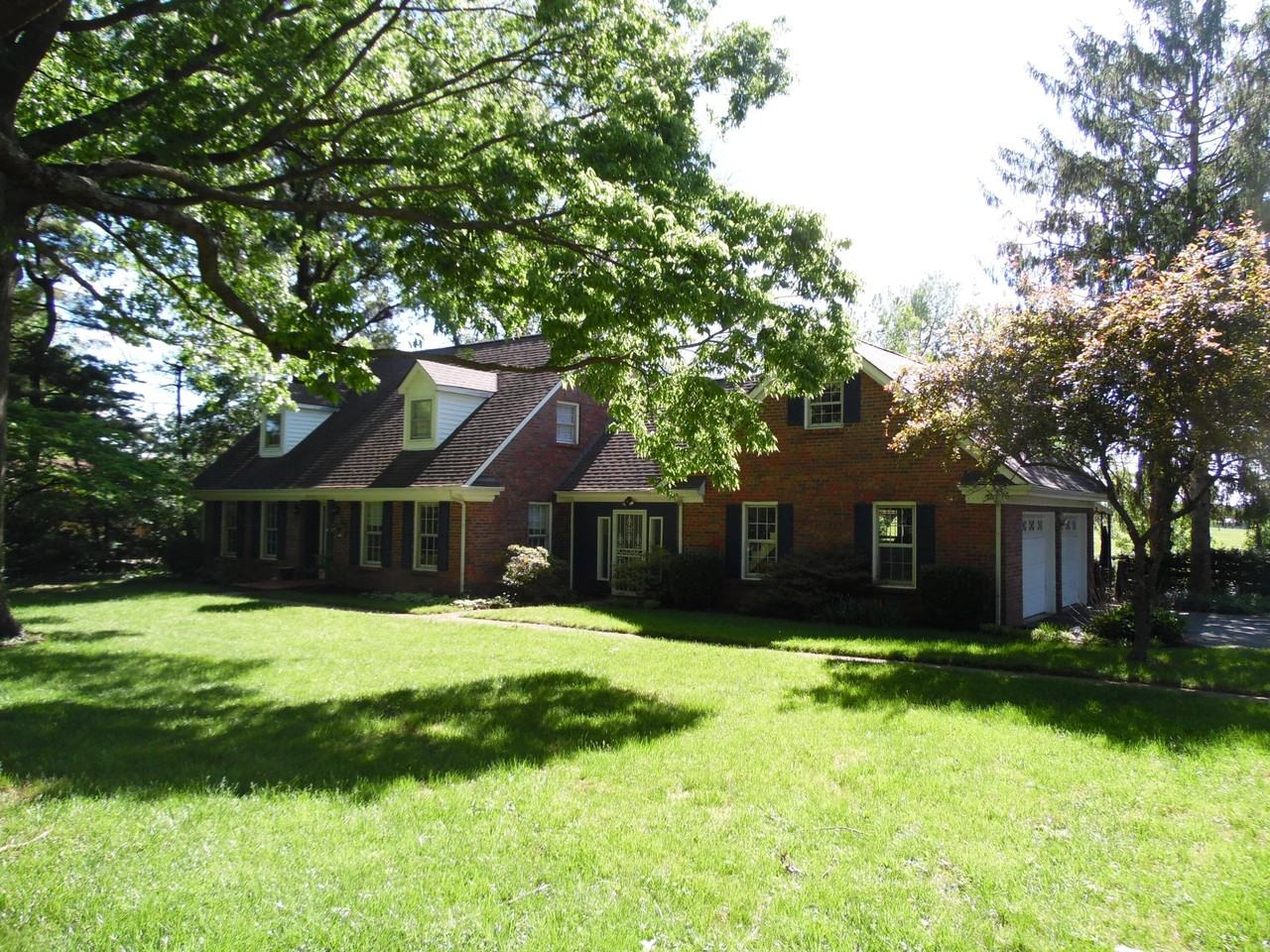 290 Heritage Rd - Photo 2 of 15