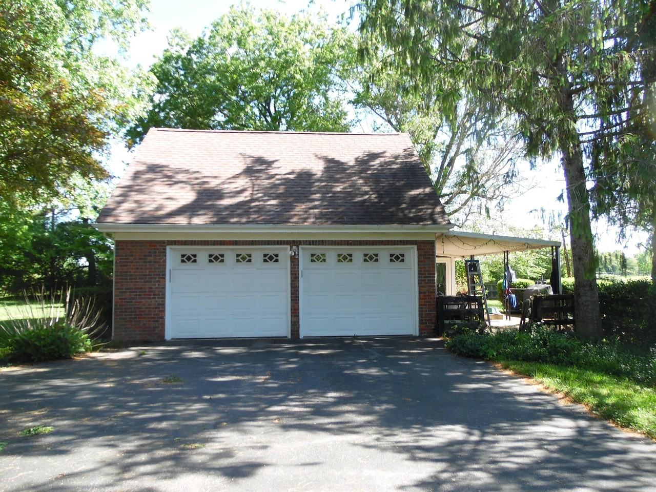 290 Heritage Rd - Photo 3 of 15