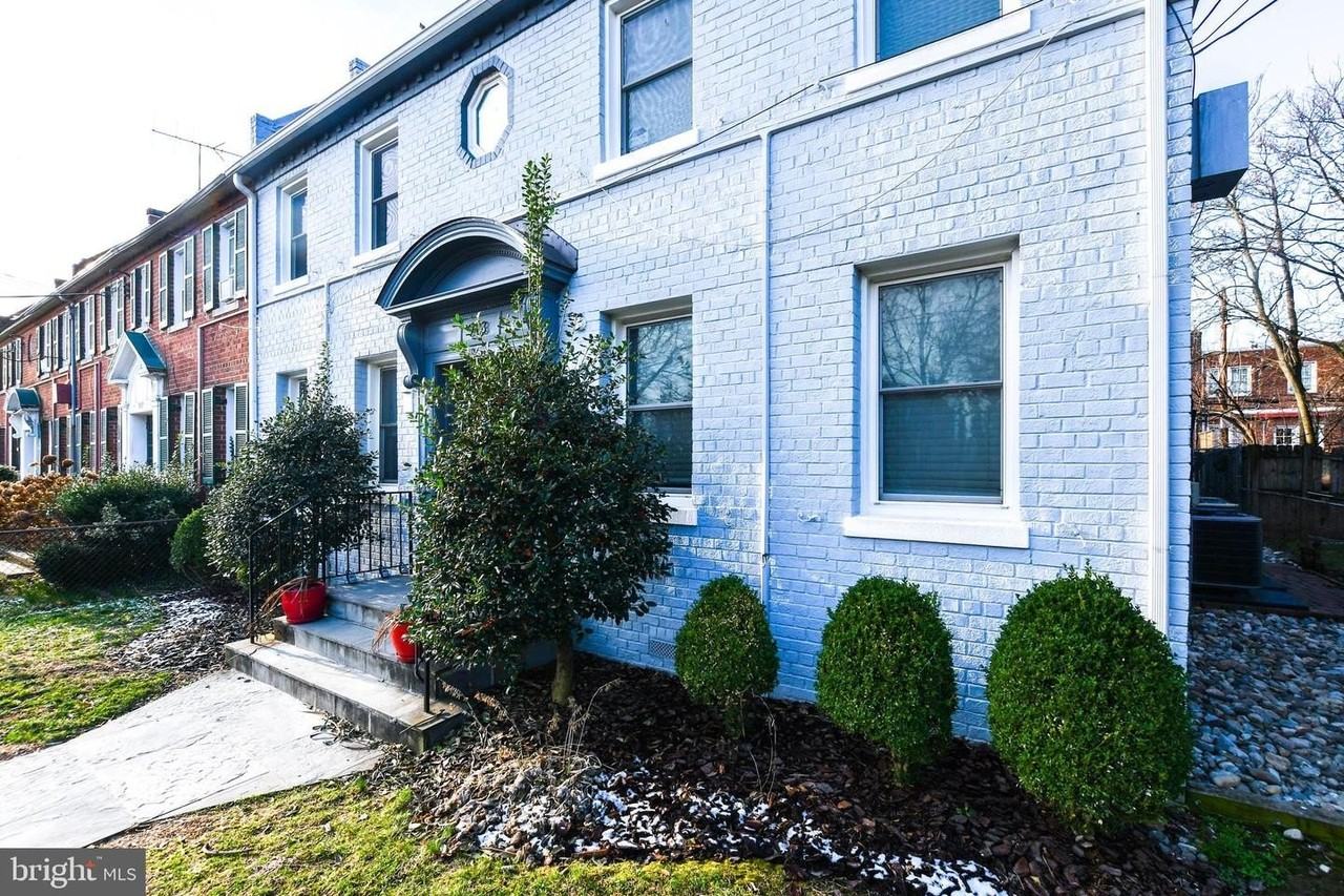 913 Quincy St Ne - Photo 2 of 49