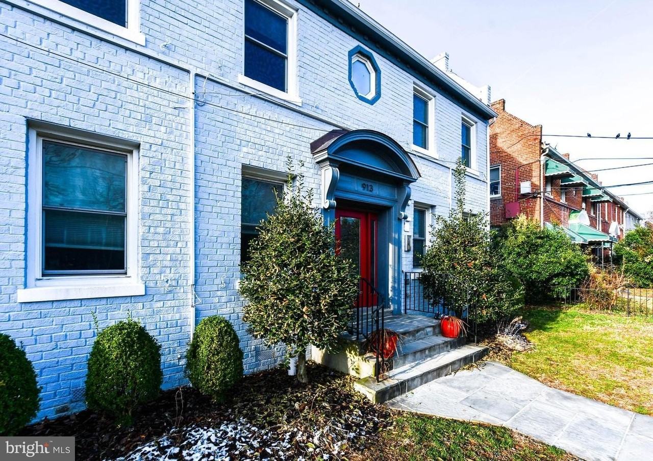 913 Quincy St Ne - Photo 4 of 49