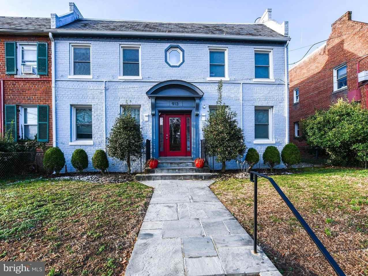 913 Quincy St Ne - Photo 5 of 49
