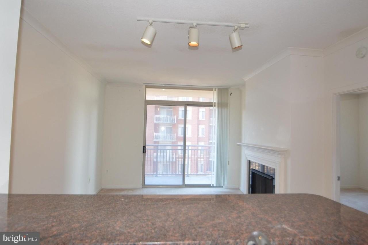 4490 Market Commons Dr - Photo 6 of 28