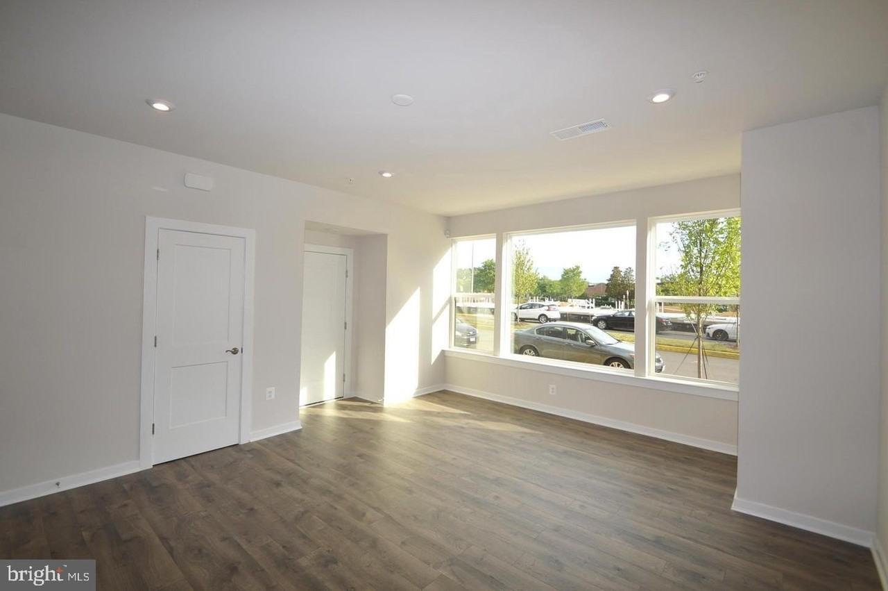13518 Sayward Blvd - Photo 2 of 33
