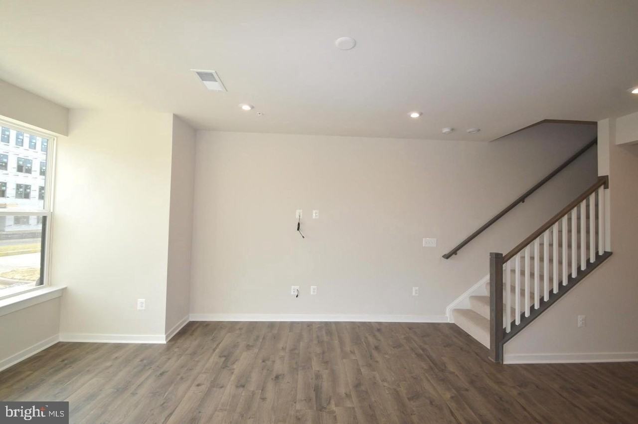 13518 Sayward Blvd - Photo 5 of 33