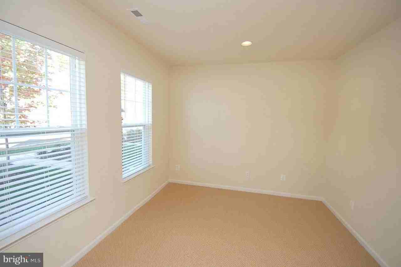 43975 Eastgate View Dr - Photo 4 of 20