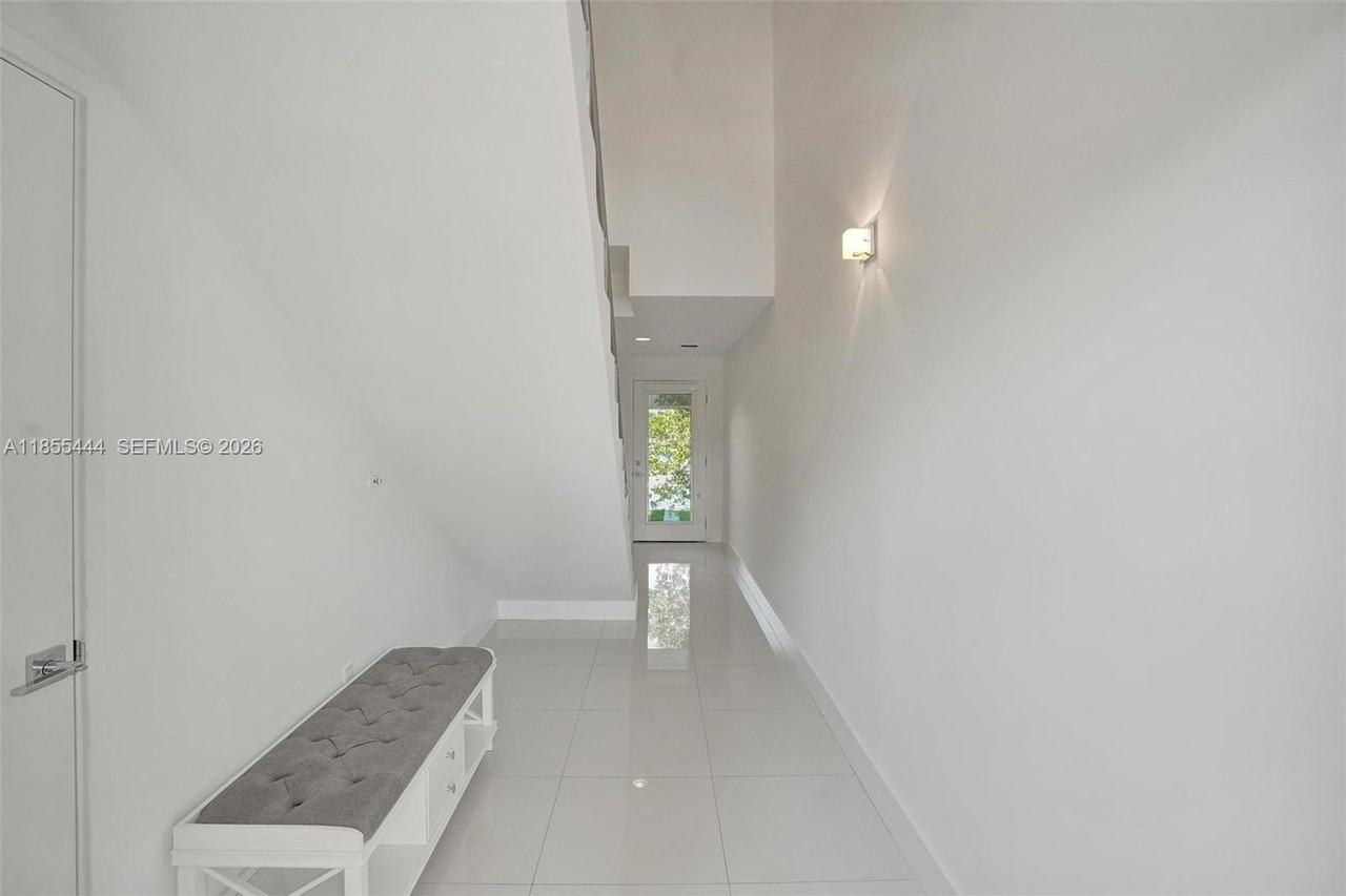 516 Se 1st Cir - Photo 6 of 50