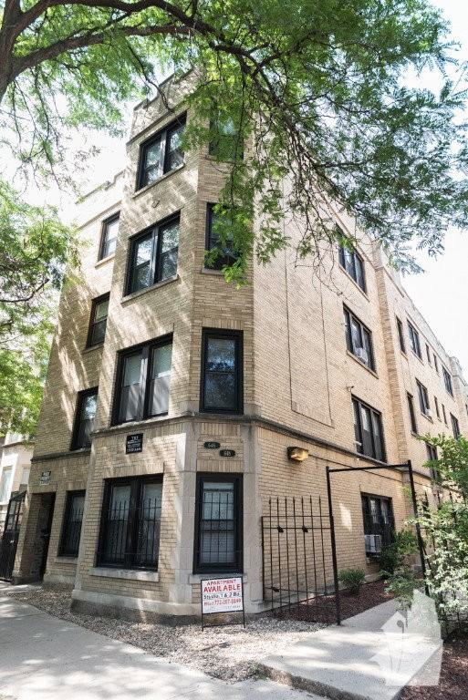 646 W Roscoe St