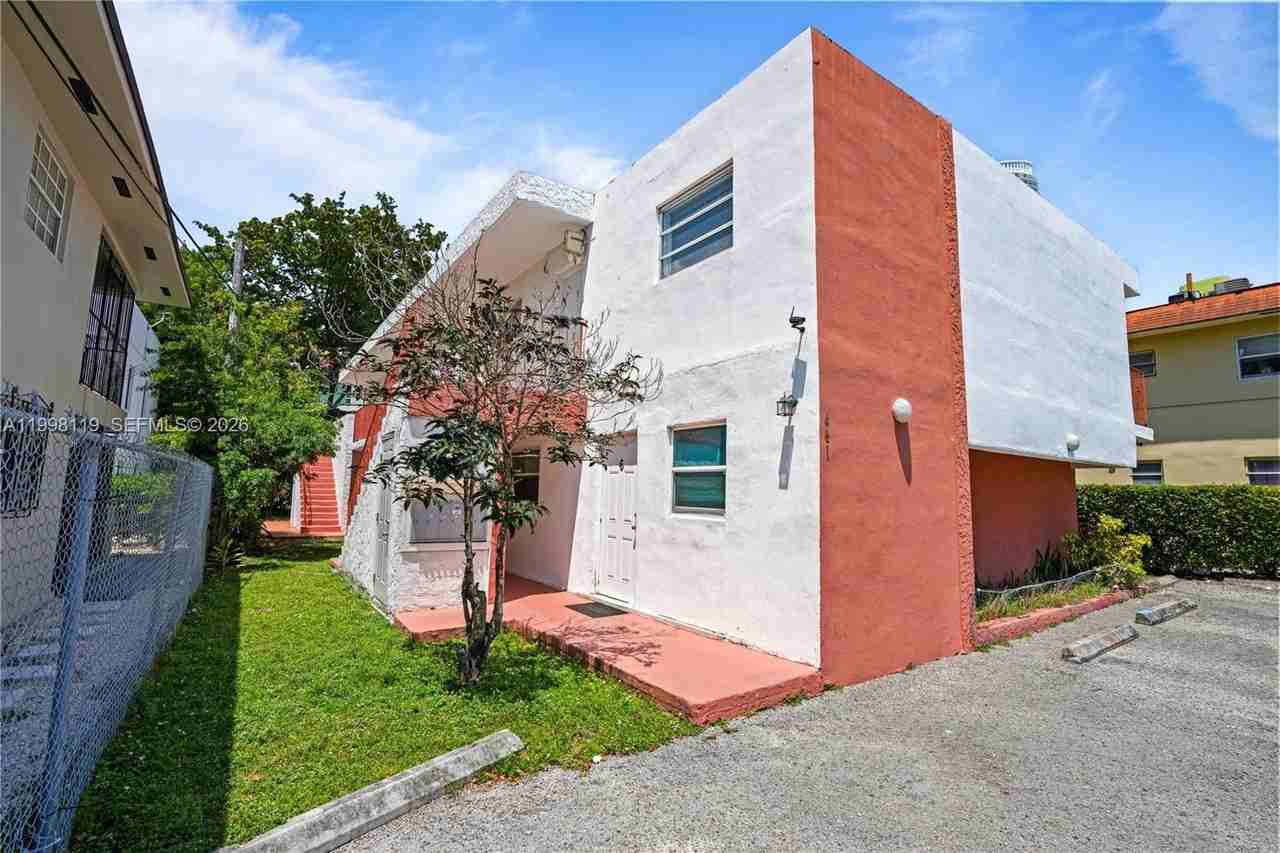 461 Sw 7th St #5 - Photo 2 of 17