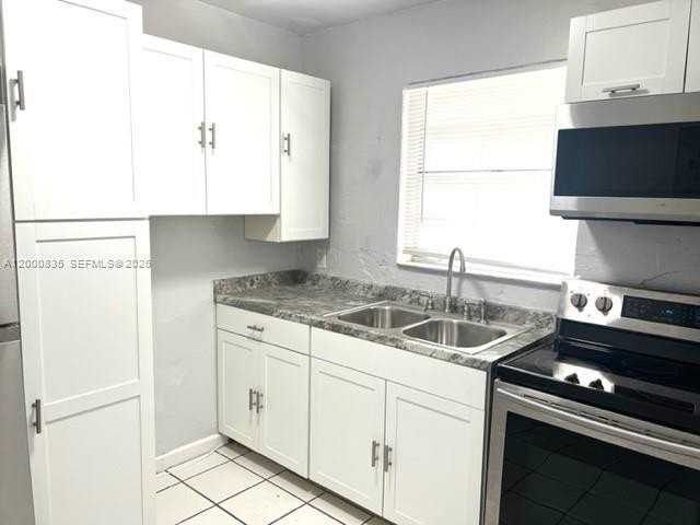504 N 57th Ave - Photo 3 of 25