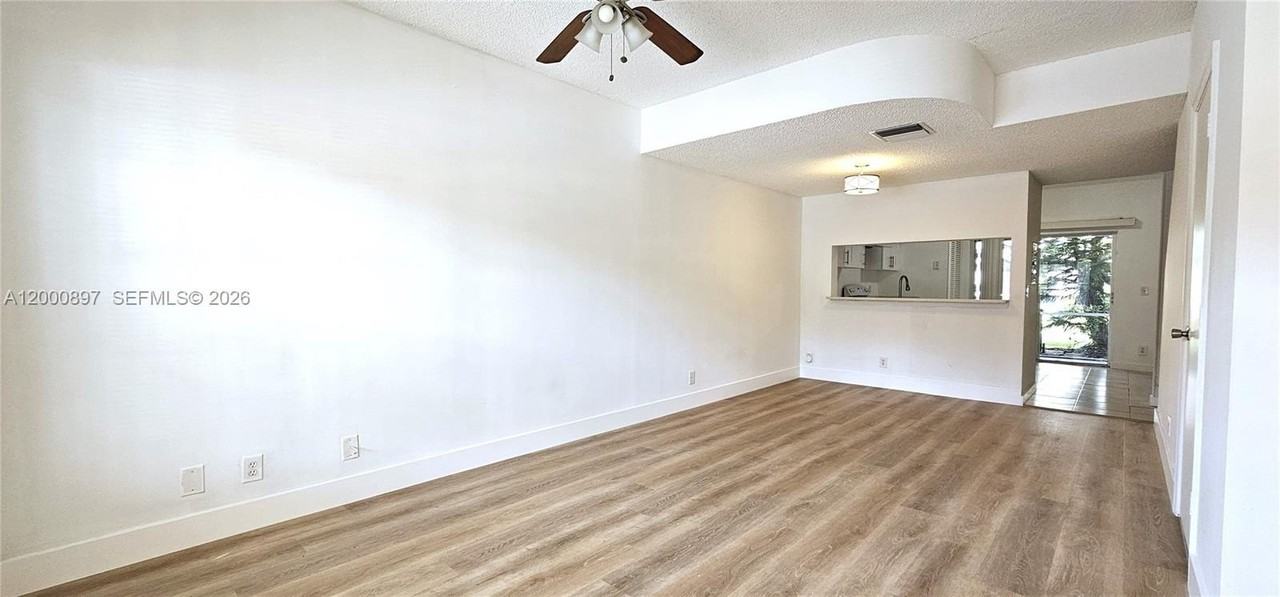 46 Simonton Cir - Photo 2 of 14