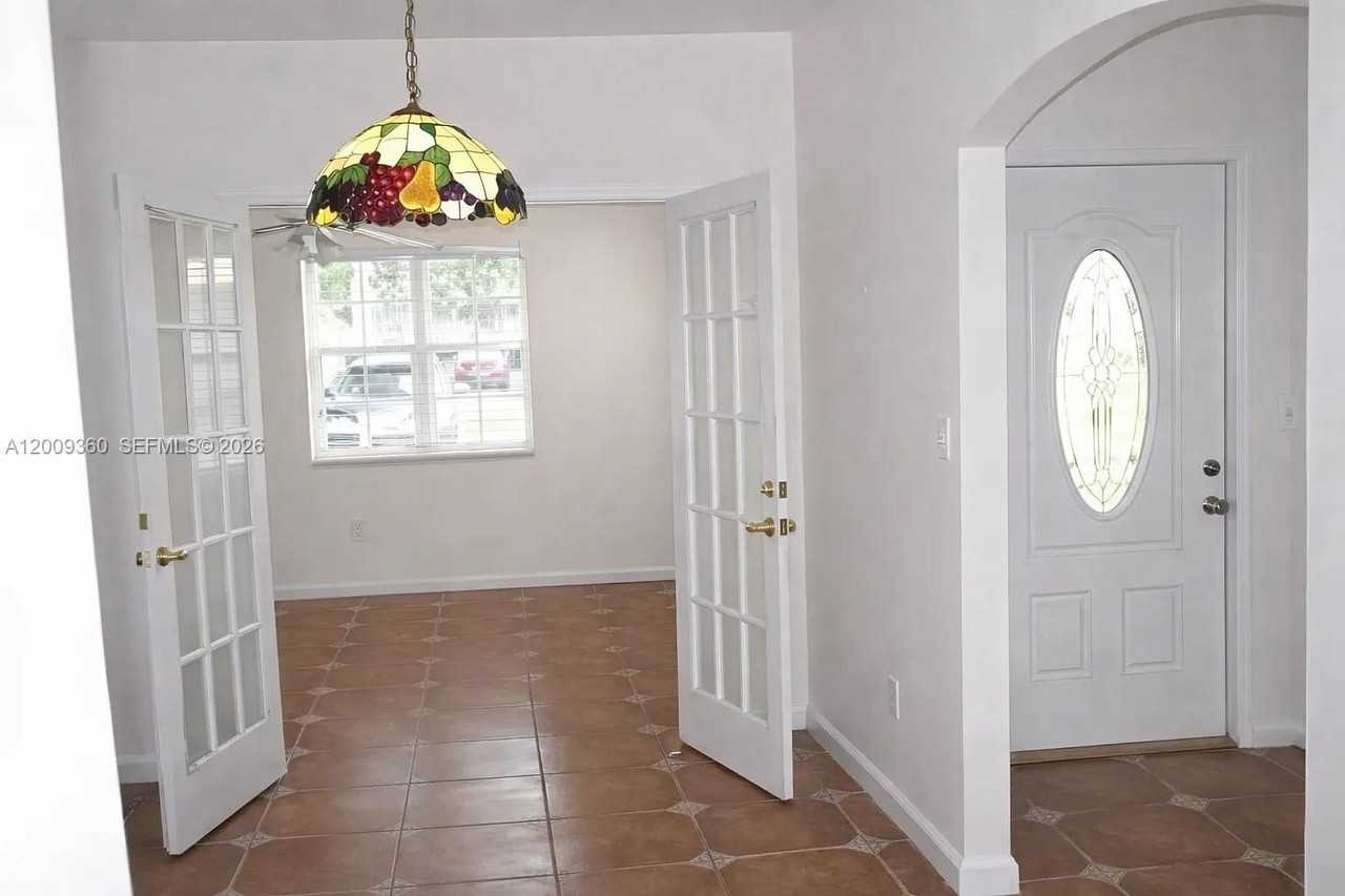 2544 Sw 20th St #2544 - Photo 5 of 29