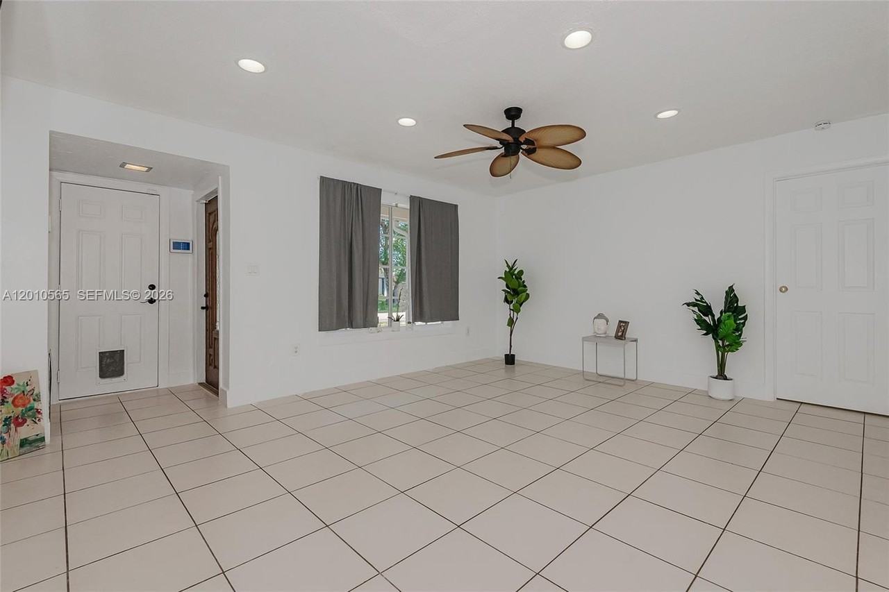 8690 Nw 24th Pl - Photo 5 of 28