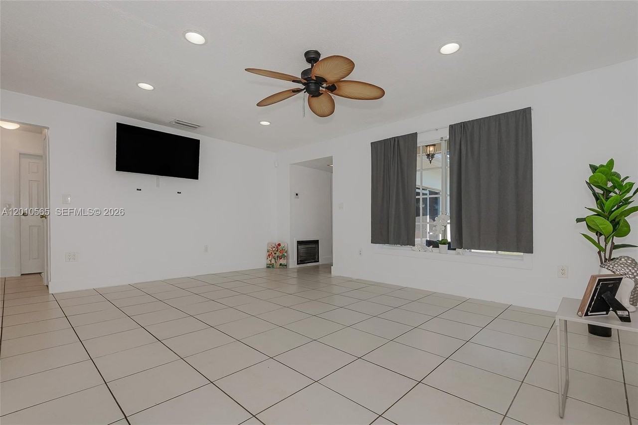 8690 Nw 24th Pl - Photo 6 of 28