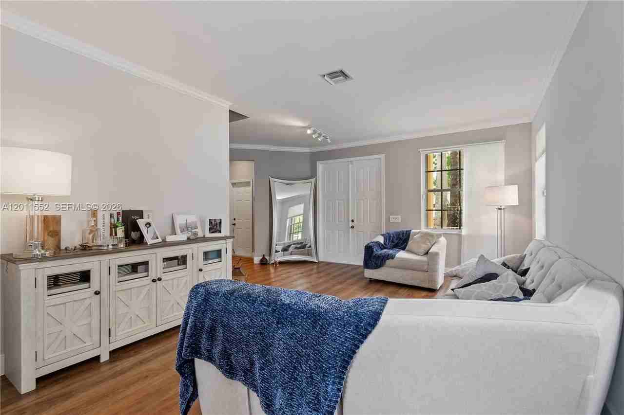 1095 Chenille Cir - Photo 6 of 28