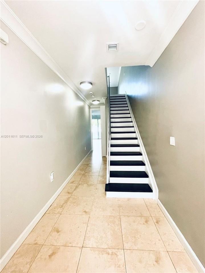 822 Ne 19th Ave - Photo 3 of 36