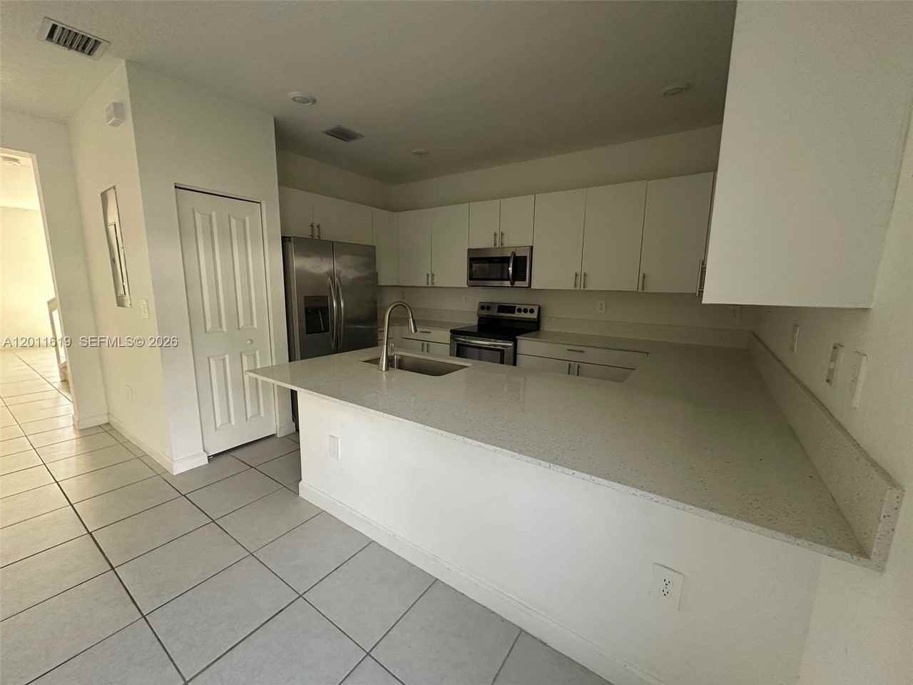 1684 Se 26th Ter #1684 - Photo 5 of 13