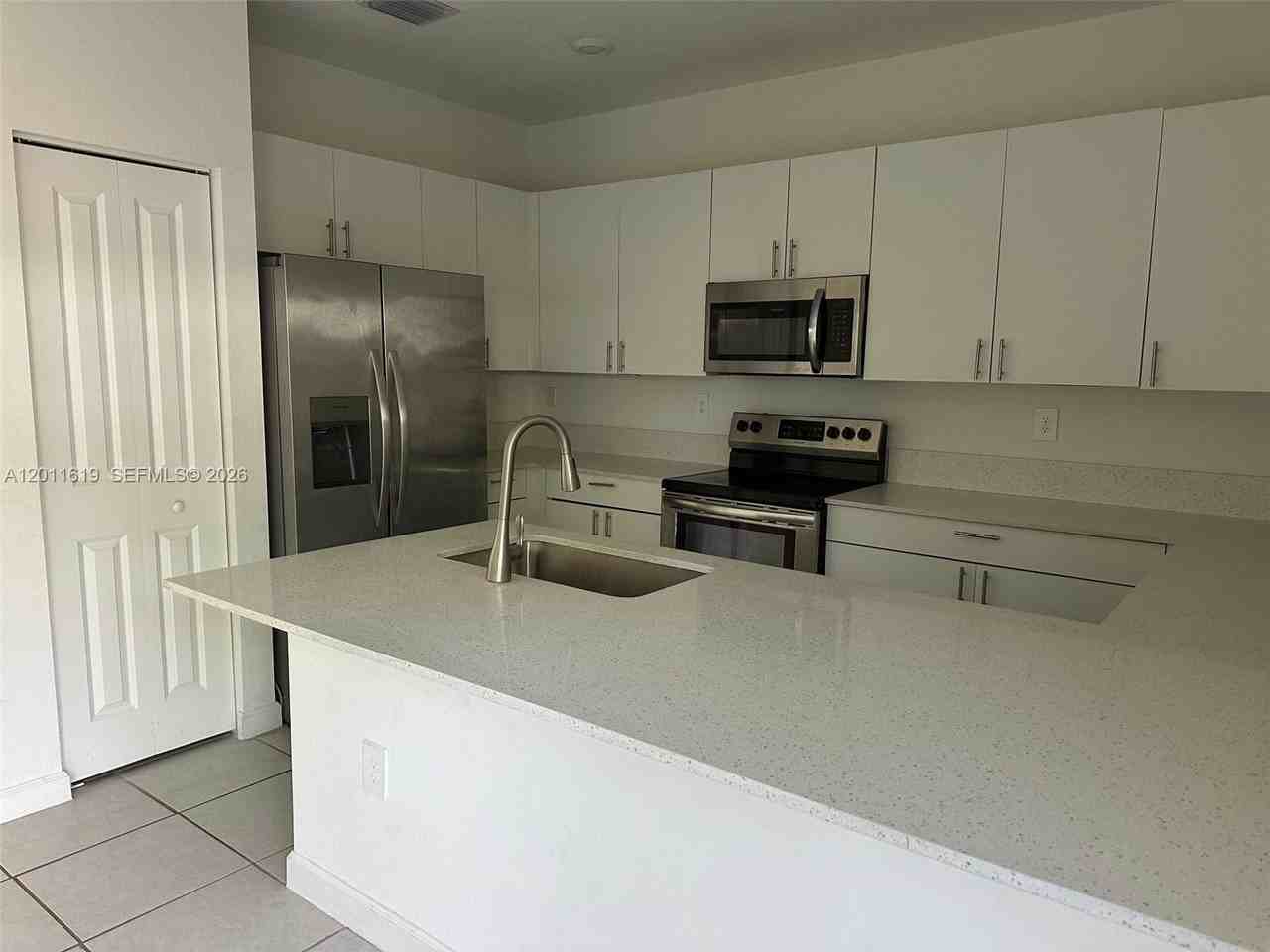 1684 Se 26th Ter #1684 - Photo 6 of 13