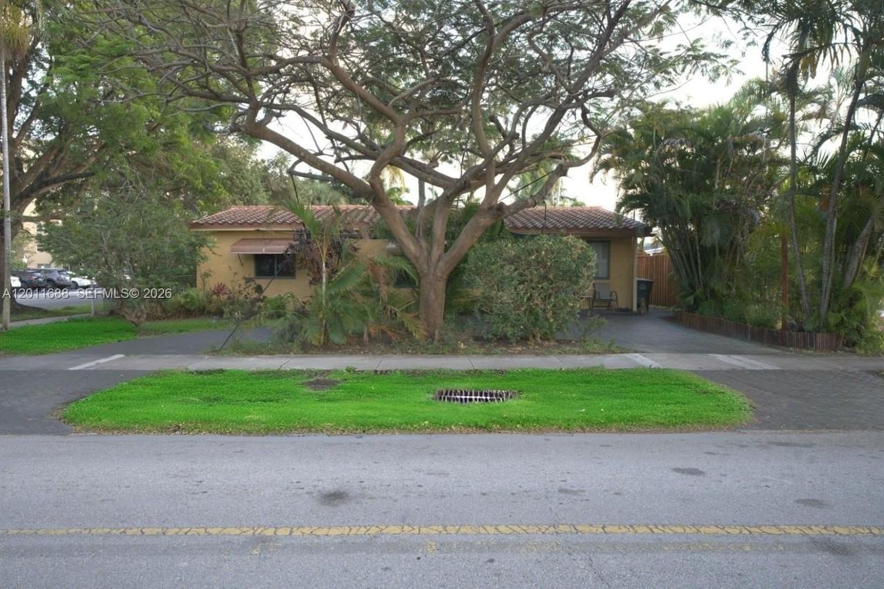 1124 Ne 7th St - Photo 3 of 42
