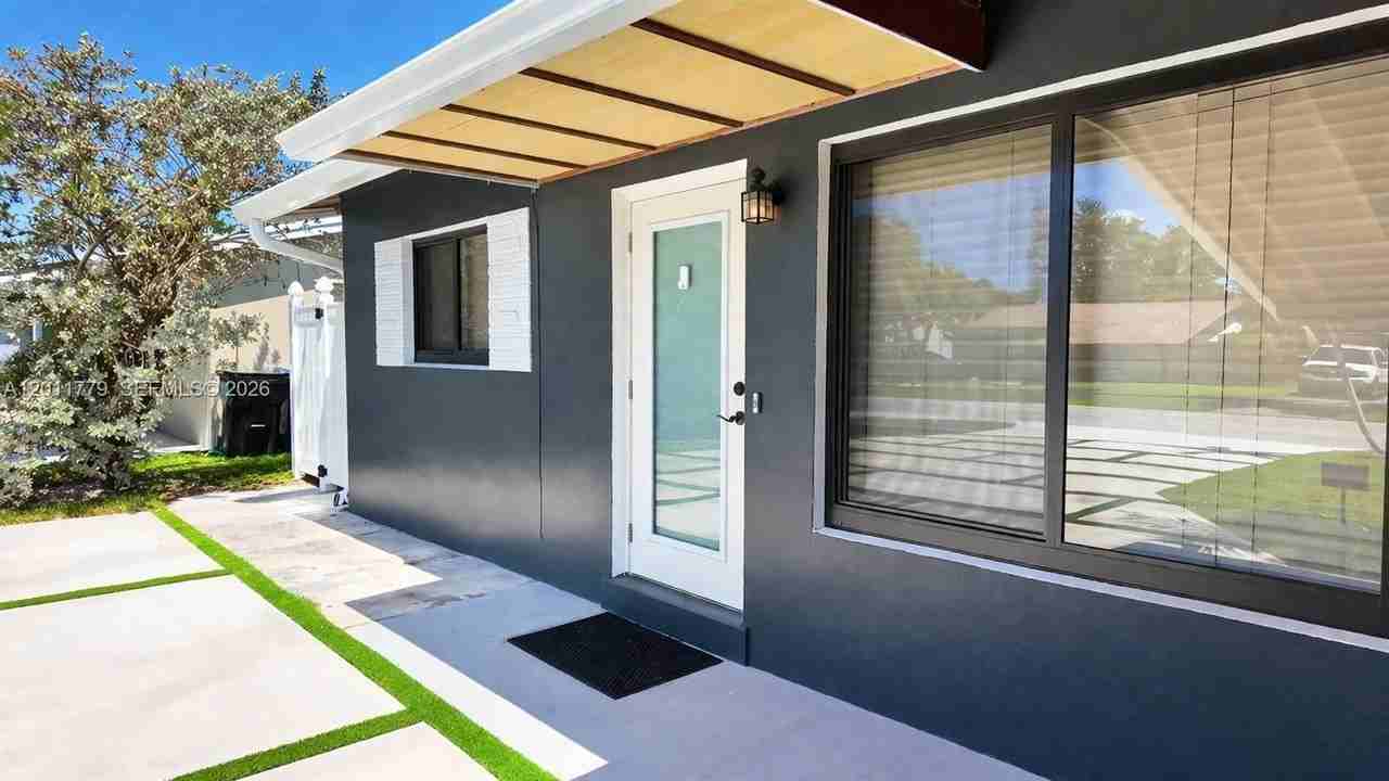 6701 Pershing St - Photo 3 of 20