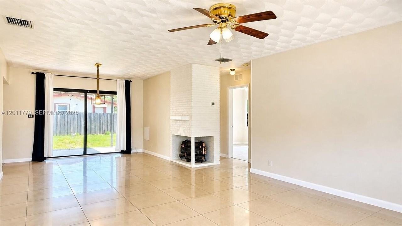 6701 Pershing St - Photo 5 of 20