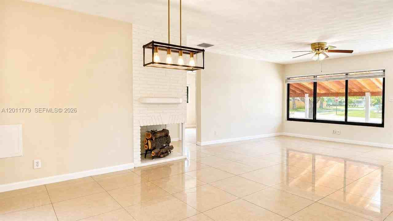 6701 Pershing St - Photo 6 of 20