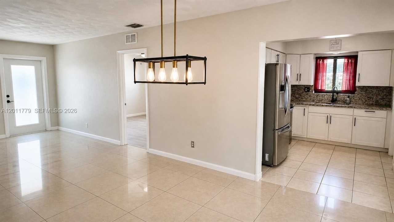 6701 Pershing St - Photo 7 of 20