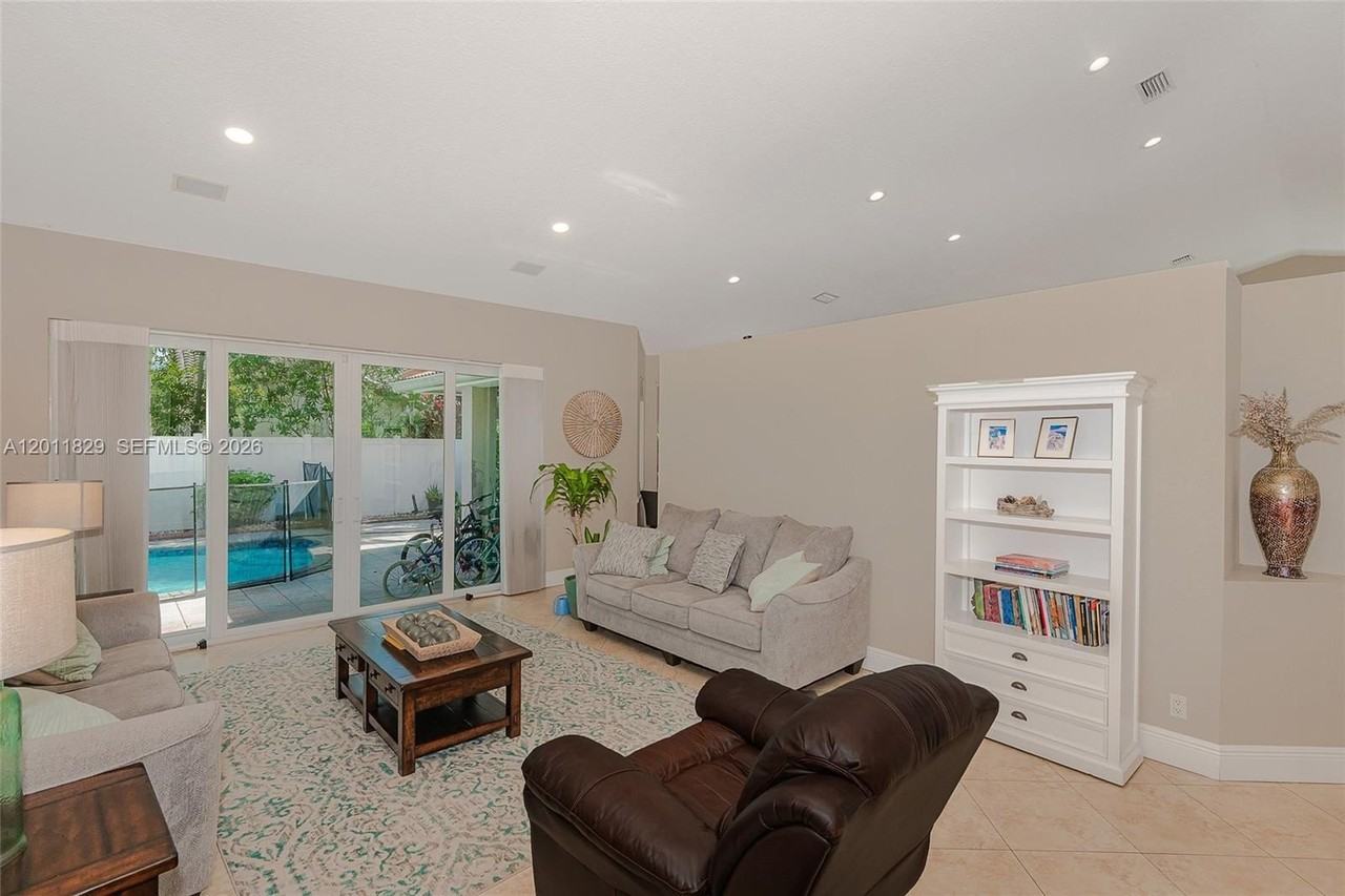 18253 Nw 15th Ln - Photo 3 of 38