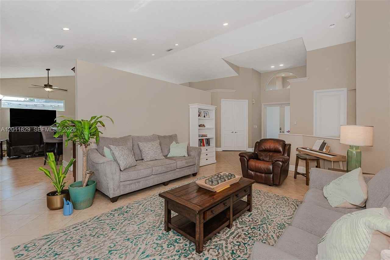18253 Nw 15th Ln - Photo 4 of 38