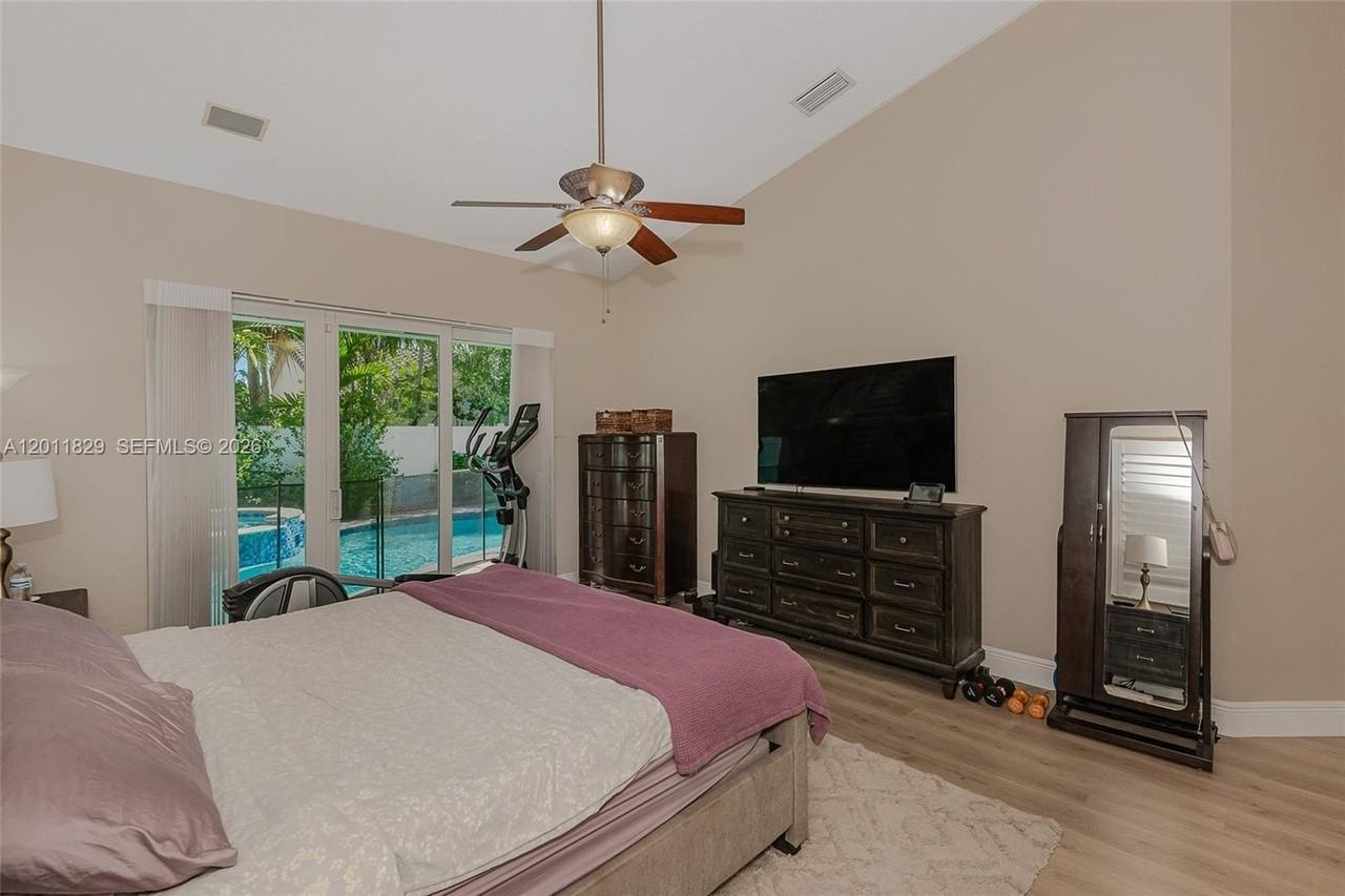 18253 Nw 15th Ln - Photo 7 of 38