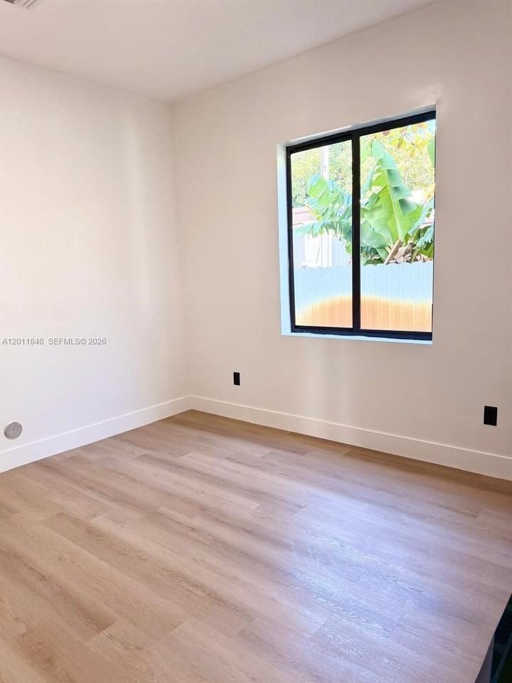 3371 Nw 51st St #AB - Photo 4 of 24