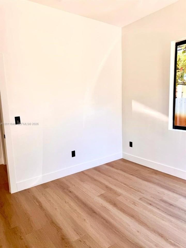 3371 Nw 51st St #AB - Photo 7 of 24