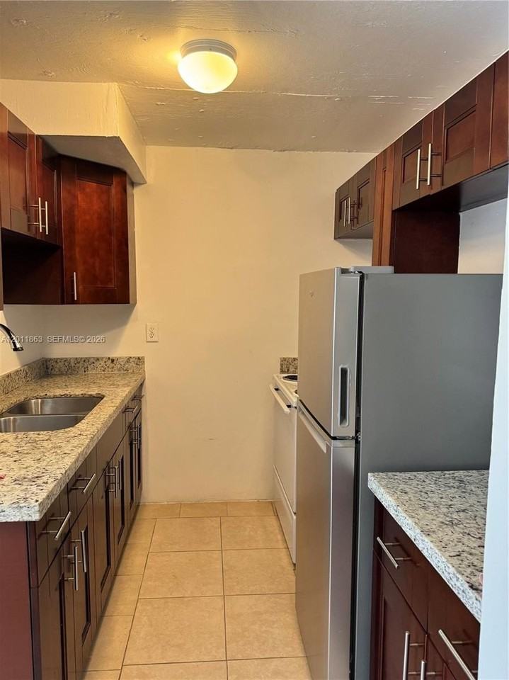 9405 W Flagler St #302D - Photo 4 of 6