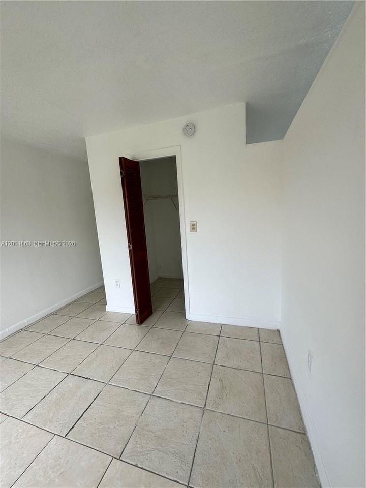 9405 W Flagler St #302D - Photo 5 of 6