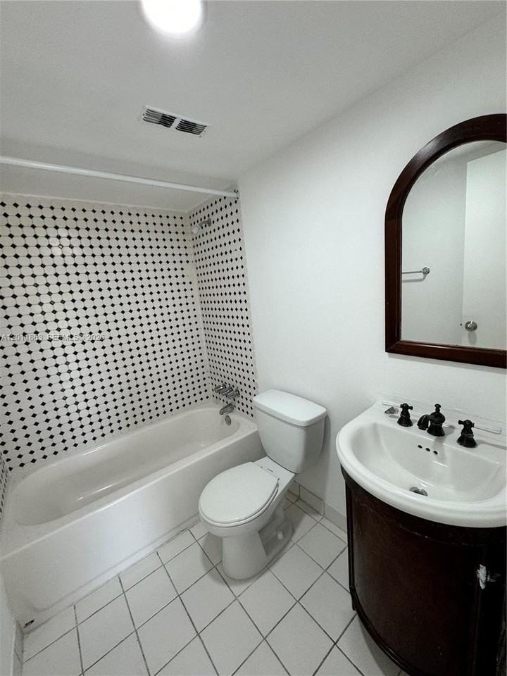 9405 W Flagler St #302D - Photo 6 of 6