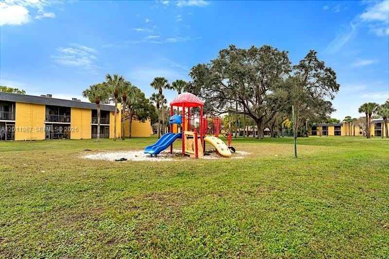 1408 Meadows Cir W #1408 - Photo 2 of 4