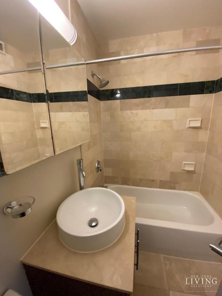 100 John St - Photo 2 of 6