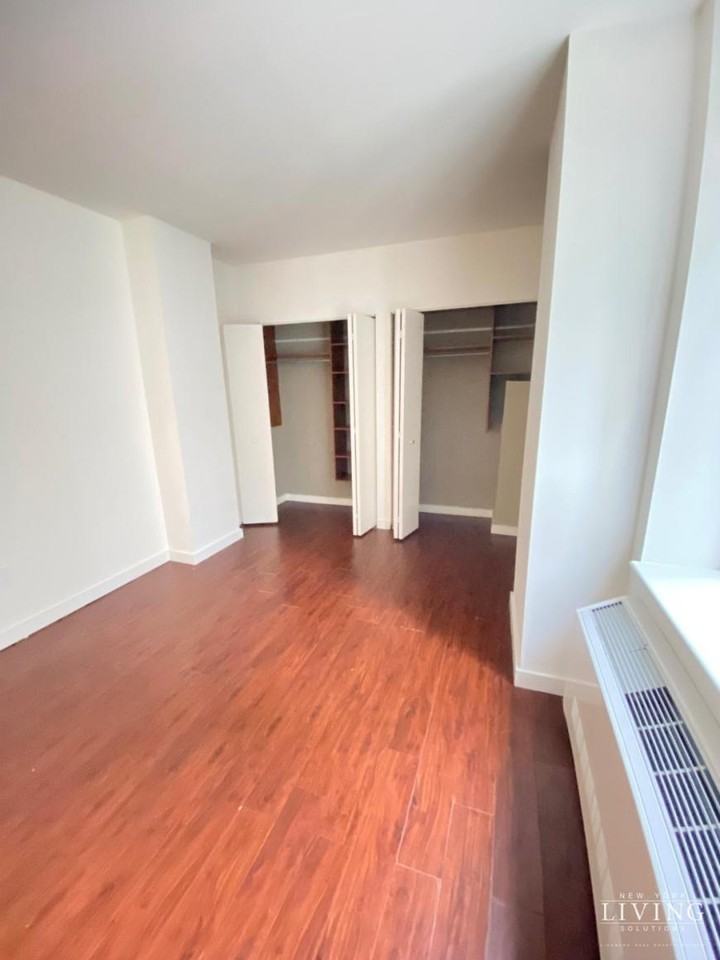 100 John St - Photo 5 of 6