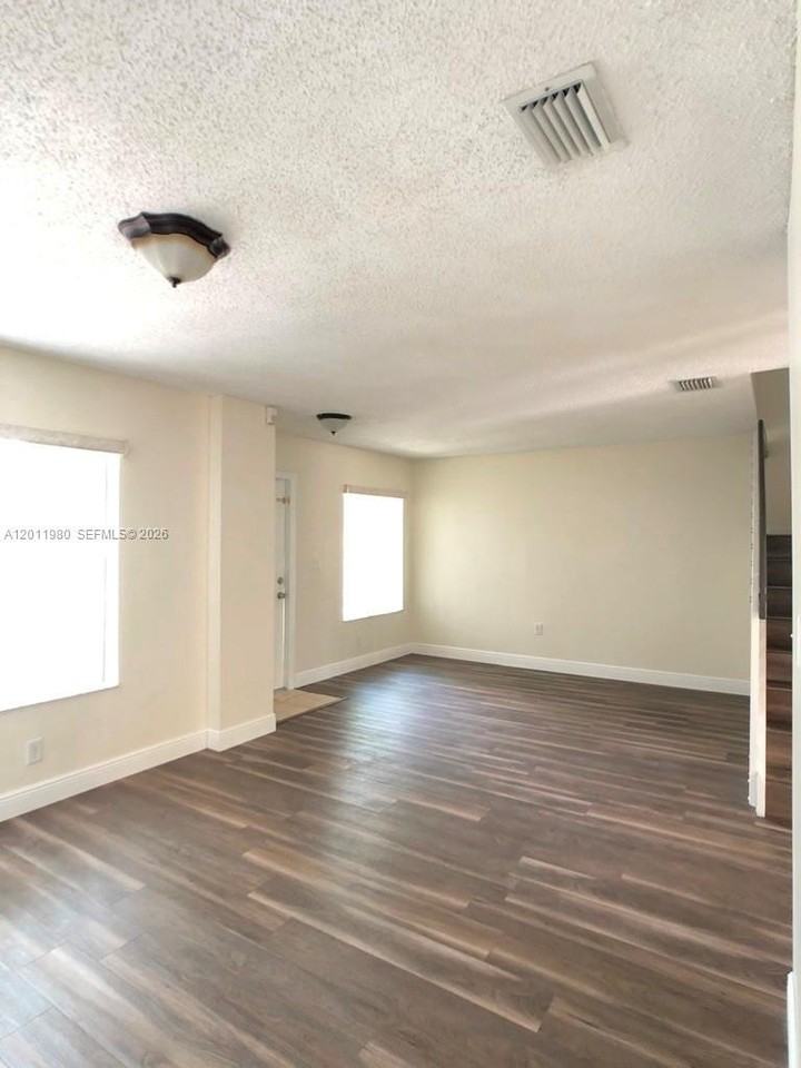16604 Sw 97th St #16604 - Photo 4 of 22