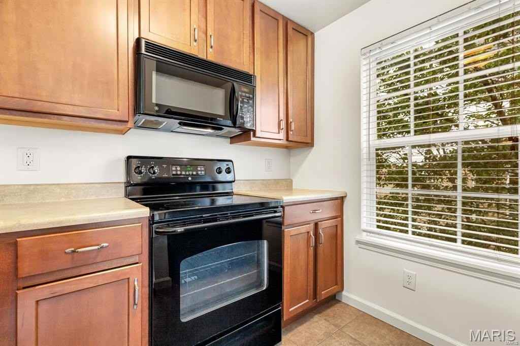 4200 Spring Creek Ln - Photo 3 of 17