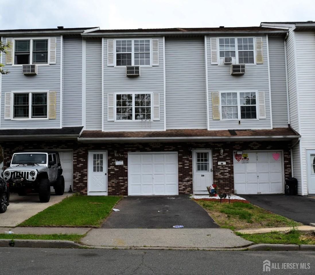 31 Larch St - Photo 3 of 29