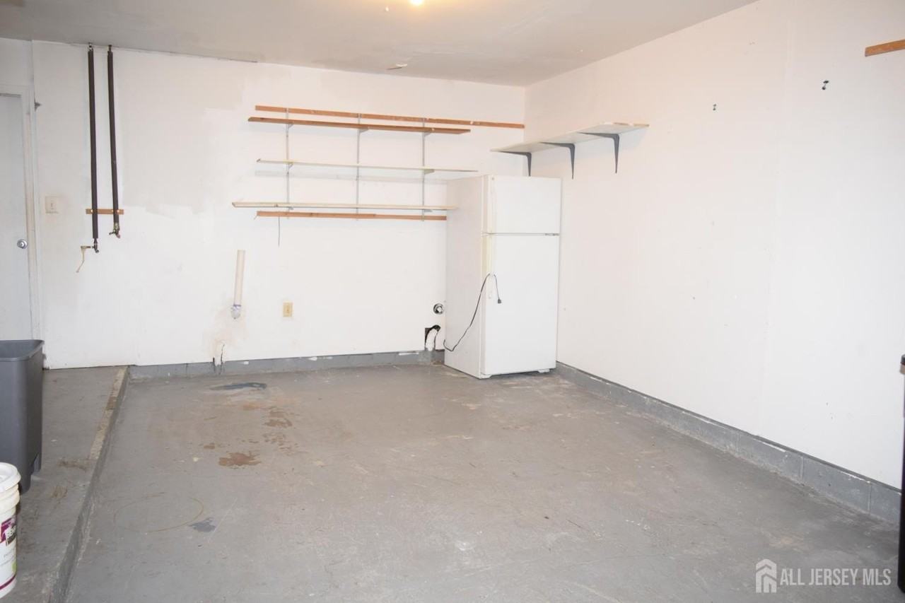 31 Larch St - Photo 4 of 29