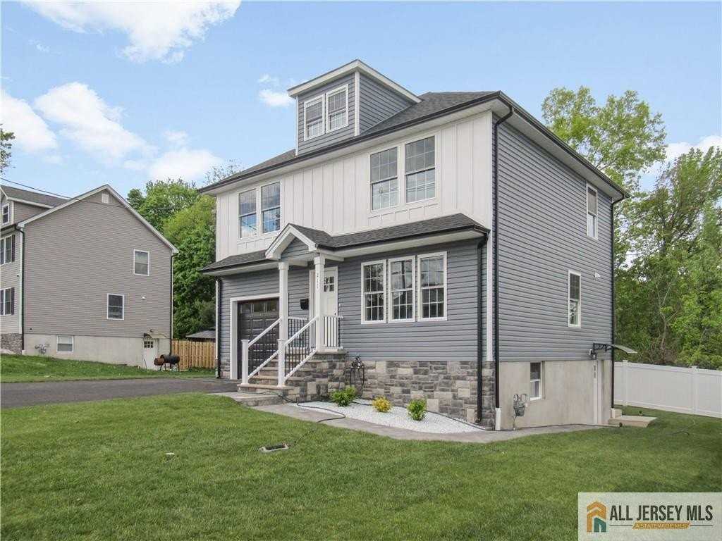 211 Prospect St - Photo 2 of 25