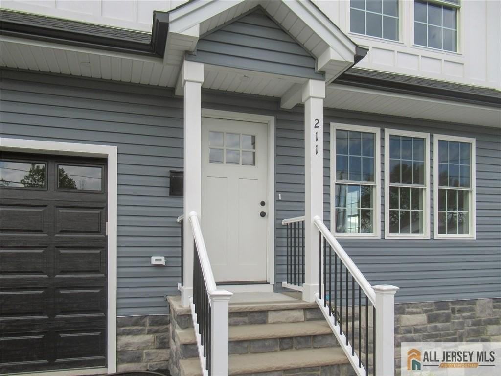 211 Prospect St - Photo 4 of 25