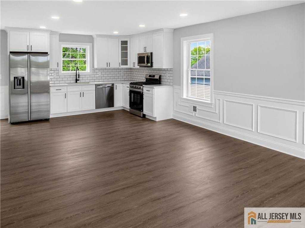 211 Prospect St - Photo 6 of 25