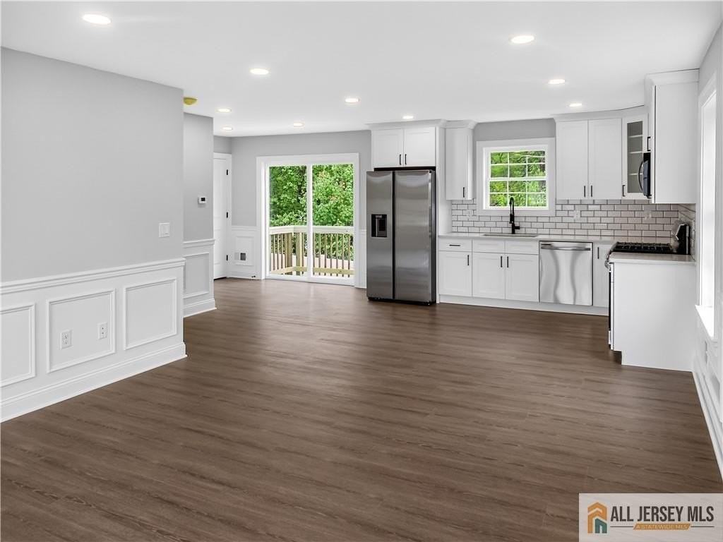 211 Prospect St - Photo 7 of 25